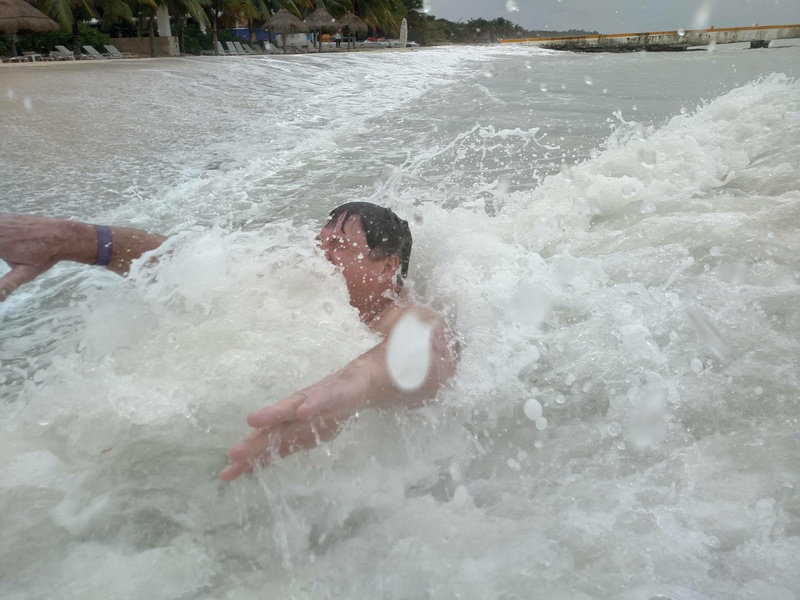 Enjoying the surf at Nachi Cocom - Raxter54 - Cozumel
