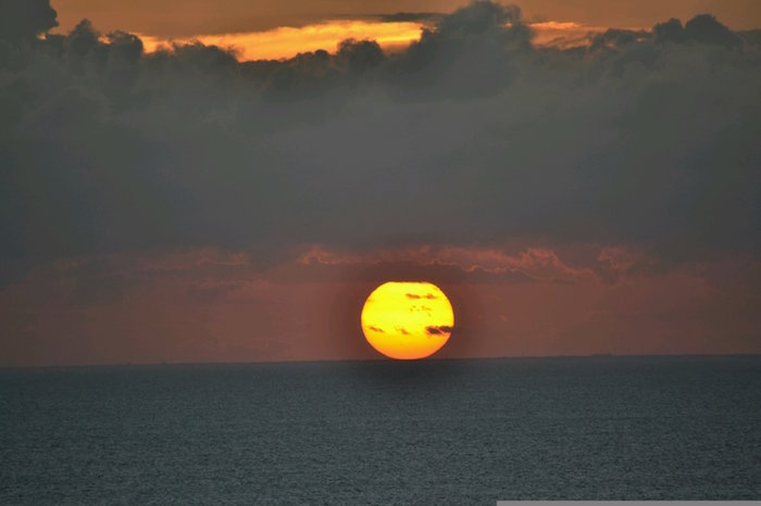sun setting cruise
